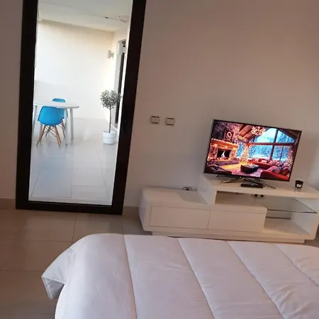 Luxury 2 Bed/2 Bath Sea And Mountain View *