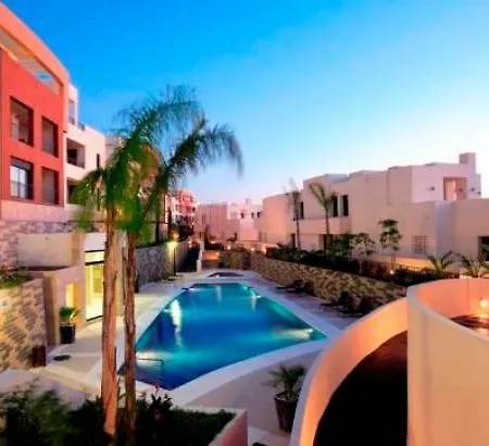Luxury 2 Bed/2 Bath Sea And Mountain View *