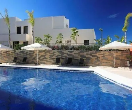 Luxury 2 Bed/2 Bath Sea And Mountain View *